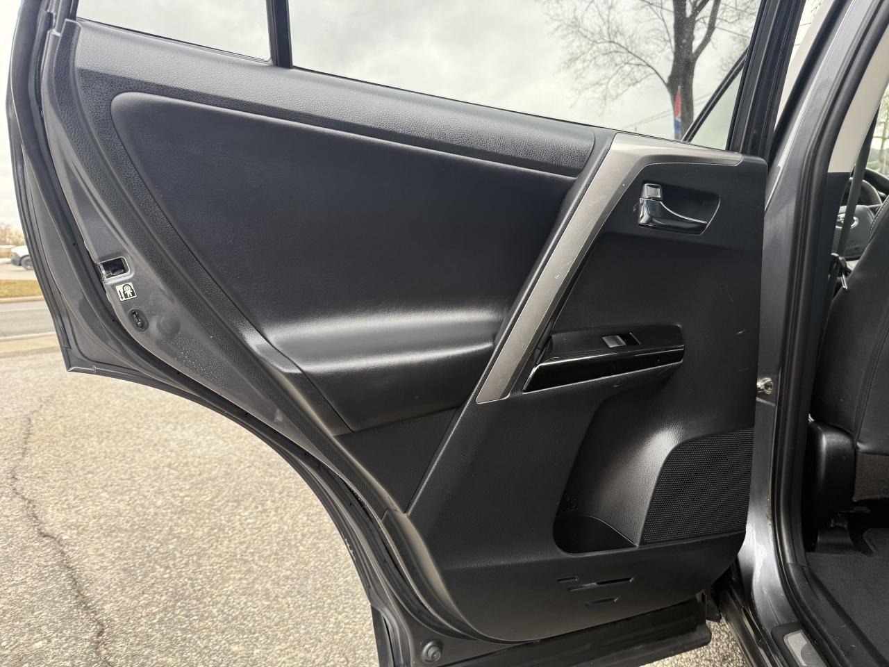 2018 Toyota RAV4 Hybrid l AWD l Limited l 2 Owner l Toyota Service Photo