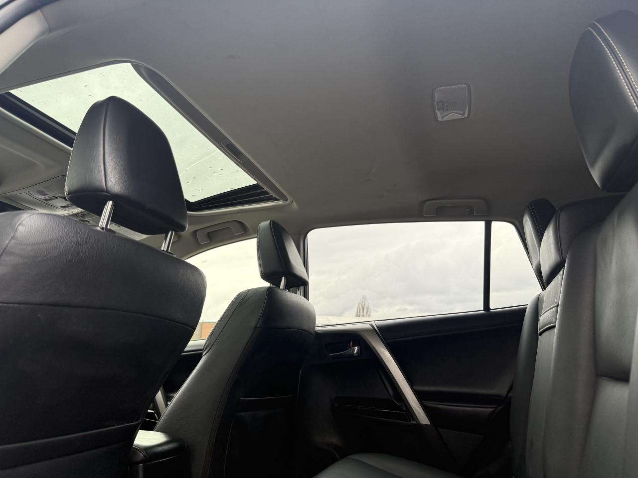 2018 Toyota RAV4 Hybrid l AWD l Limited l 2 Owner l Toyota Service Photo