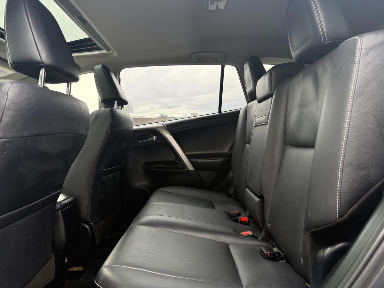 2018 Toyota RAV4 Hybrid l AWD l Limited l 2 Owner l Toyota Service Photo