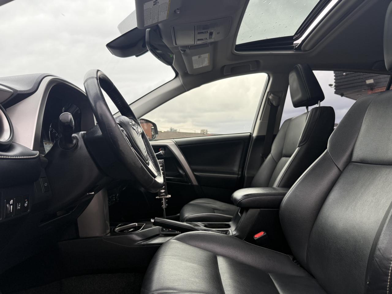 2018 Toyota RAV4 Hybrid l AWD l Limited l 2 Owner l Toyota Service Photo