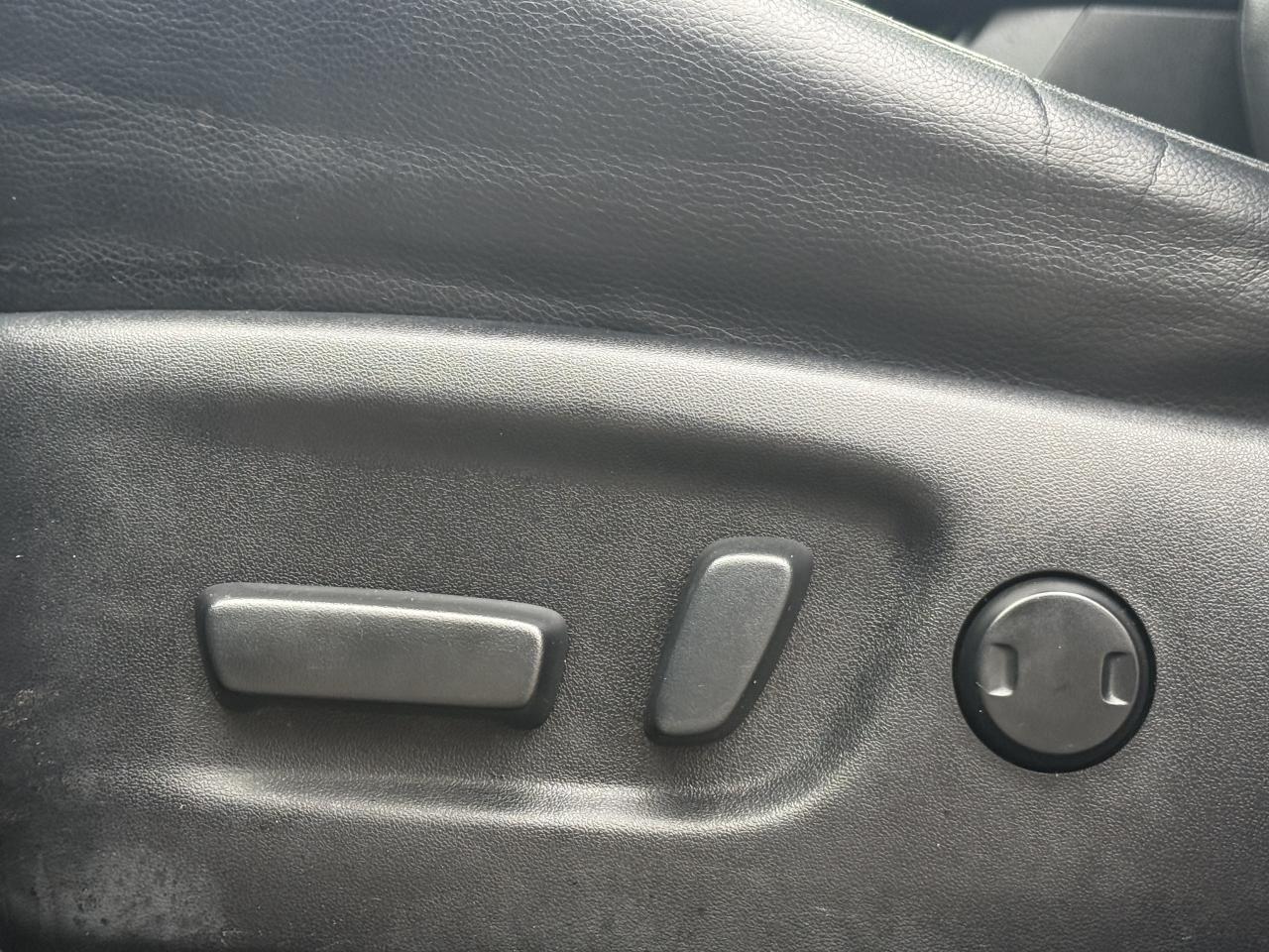 2018 Toyota RAV4 Hybrid l AWD l Limited l 2 Owner l Toyota Service Photo