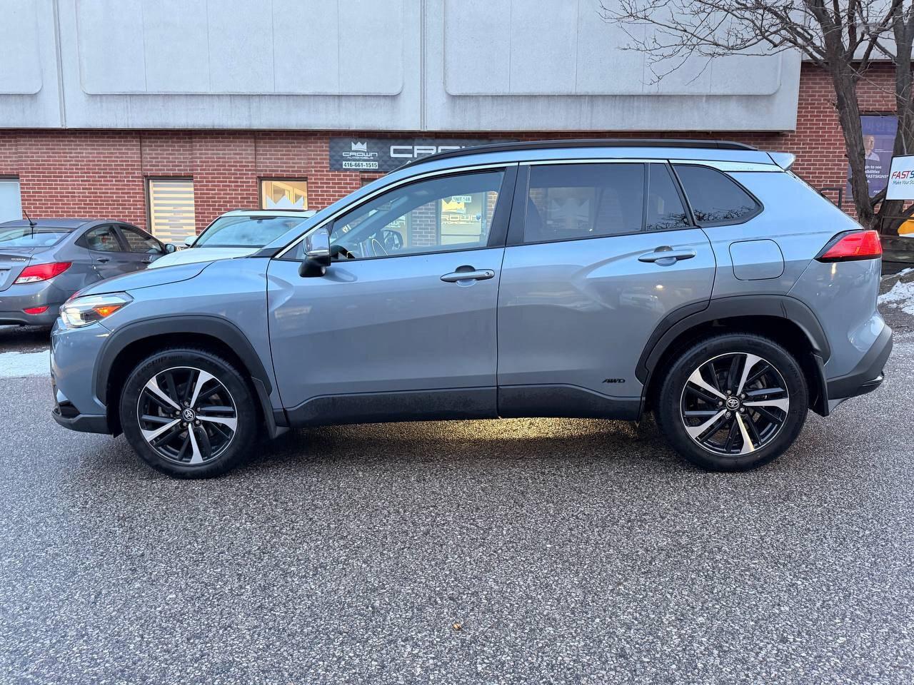 2024 Toyota Corolla Cross XSE Photo3