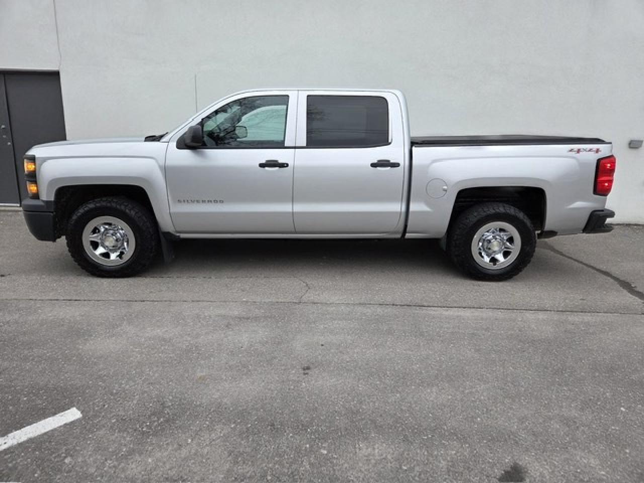2014 Chevrolet Silverado 1500 4WD CREW CAB-SHORT BOX-TONNEAU-1 OWNER-CERTIFIED! Photo