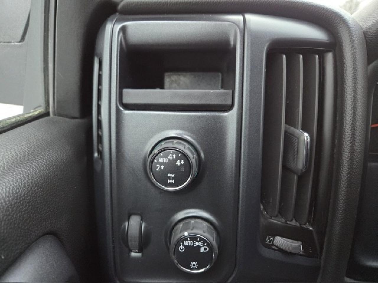 2014 Chevrolet Silverado 1500 4WD CREW CAB-SHORT BOX-TONNEAU-1 OWNER-CERTIFIED! Photo