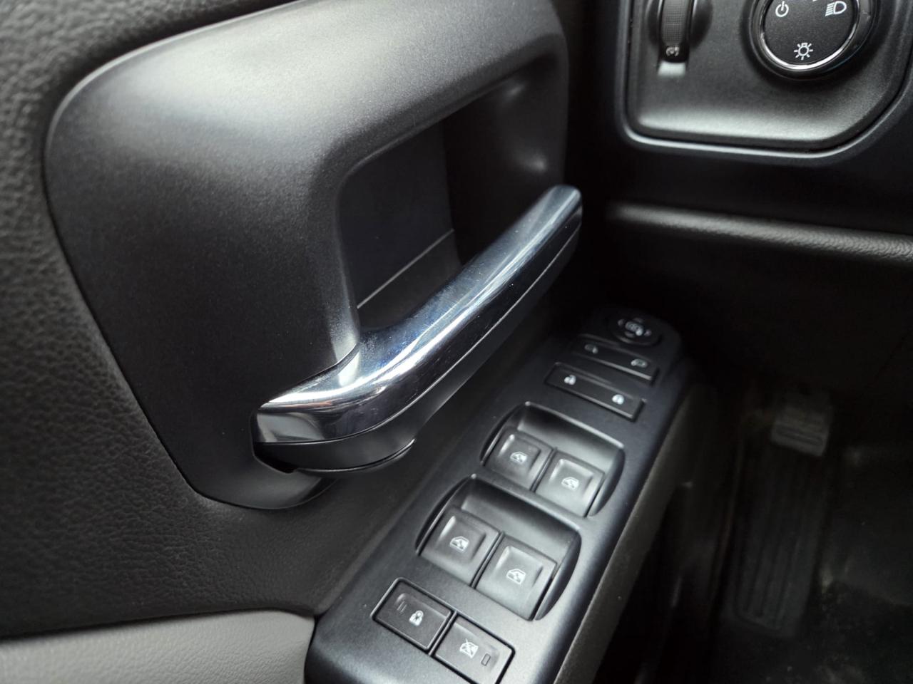 2014 Chevrolet Silverado 1500 4WD CREW CAB-SHORT BOX-TONNEAU-1 OWNER-CERTIFIED! Photo