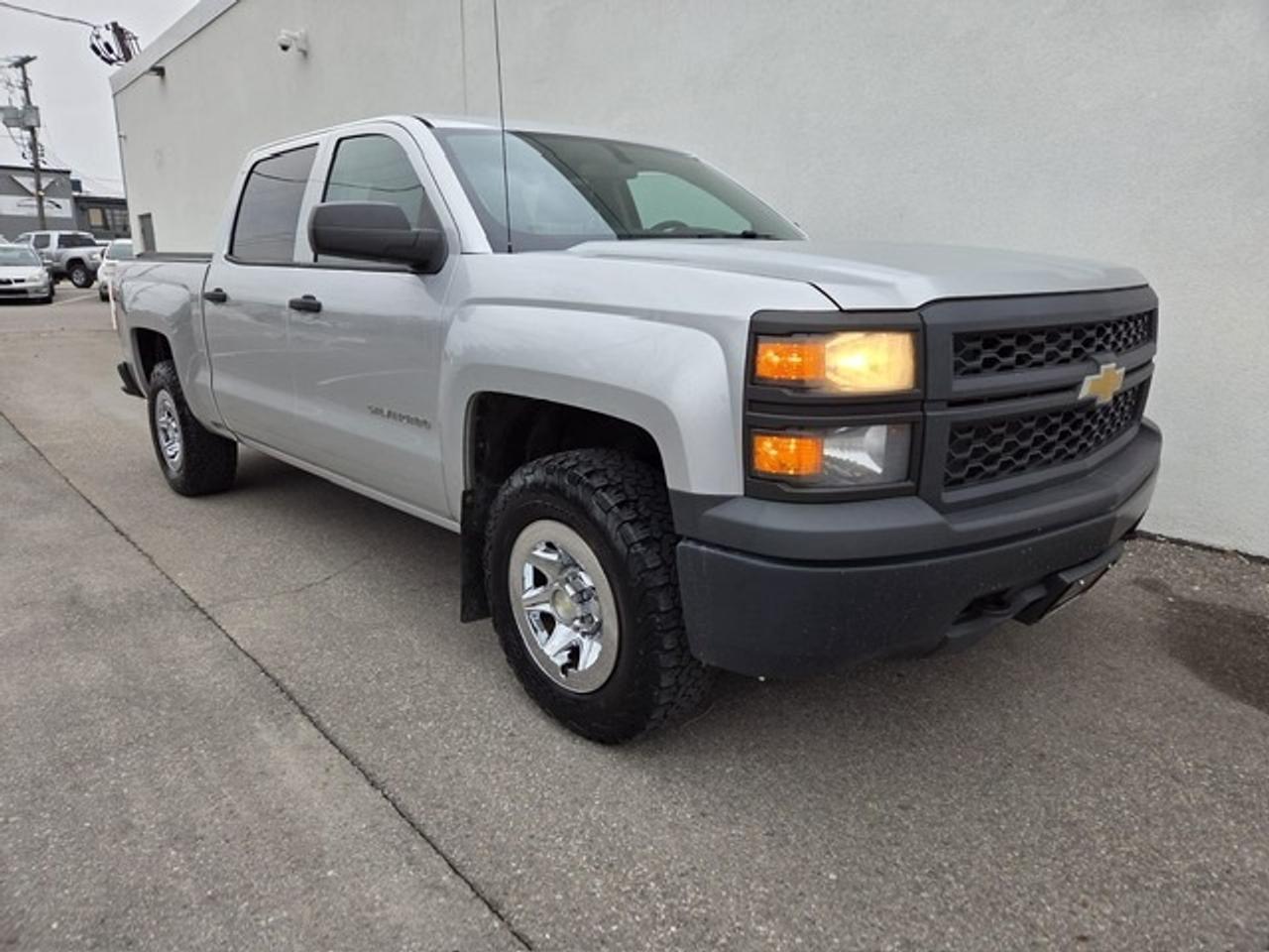 2014 Chevrolet Silverado 1500 4WD CREW CAB-SHORT BOX-TONNEAU-1 OWNER-CERTIFIED! Photo