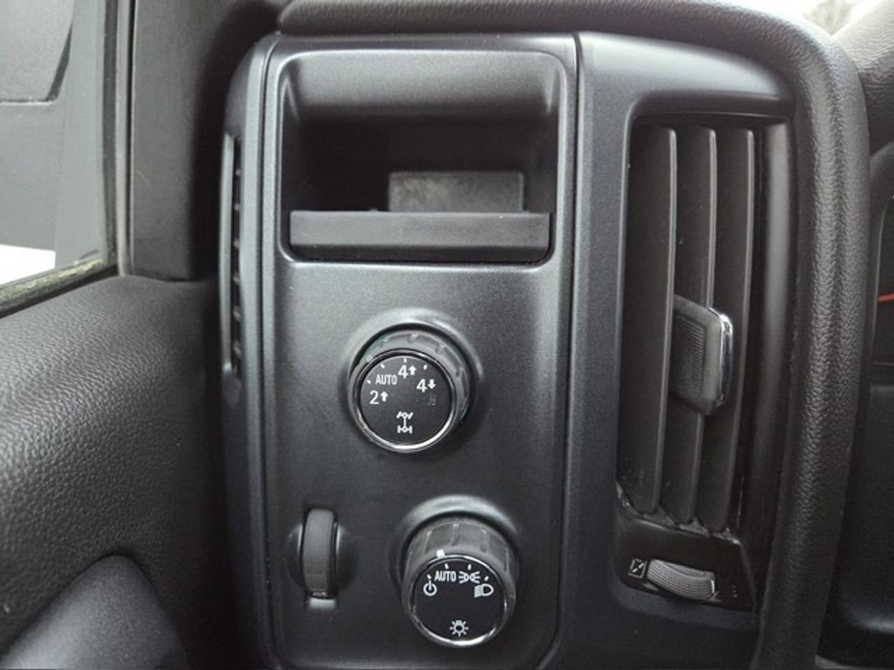 2014 Chevrolet Silverado 1500 4WD CREW CAB-SHORT BOX-TONNEAU-1 OWNER-CERTIFIED! Photo