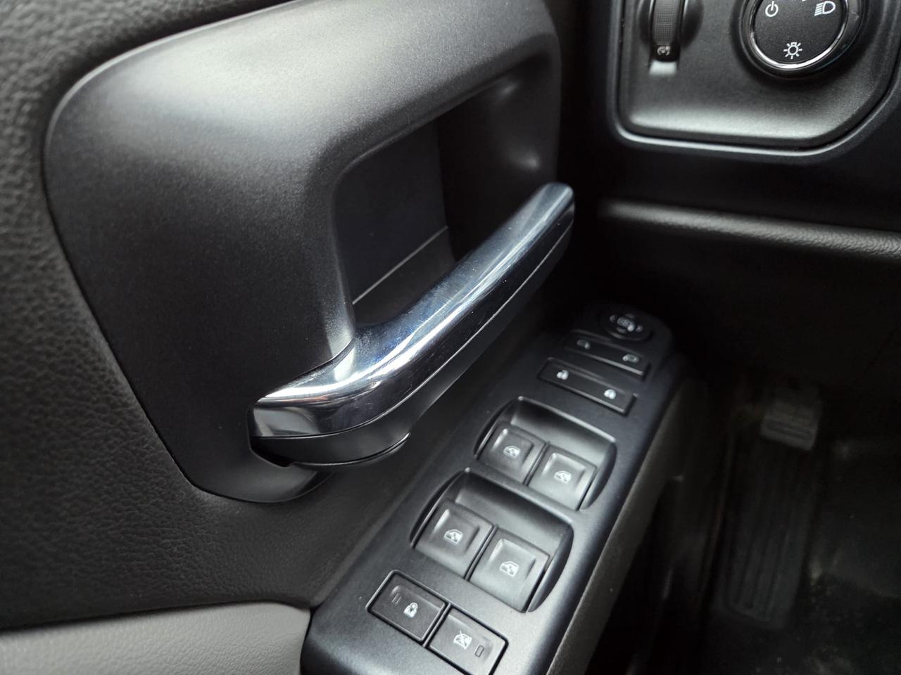 2014 Chevrolet Silverado 1500 4WD CREW CAB-SHORT BOX-TONNEAU-1 OWNER-CERTIFIED! Photo