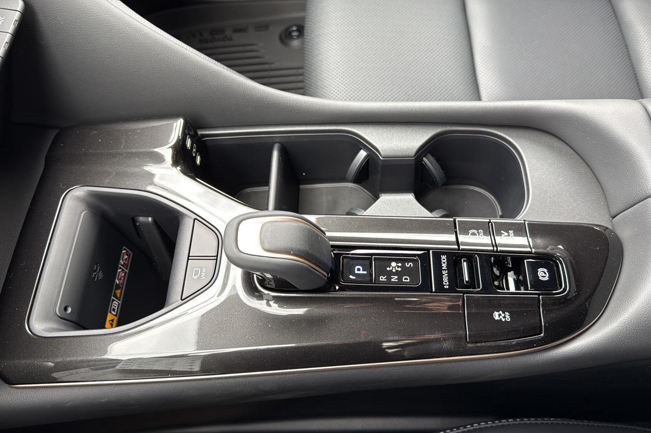 2026 Toyota Crown Signia Limited Adv. Tech Package Photo