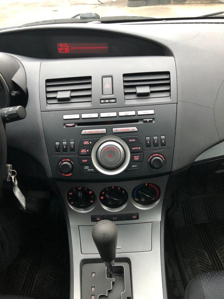 2010 Mazda MAZDA3 GX CERTIFIED WITH 3 YEARS WARRANTY INCLUDED. Photo