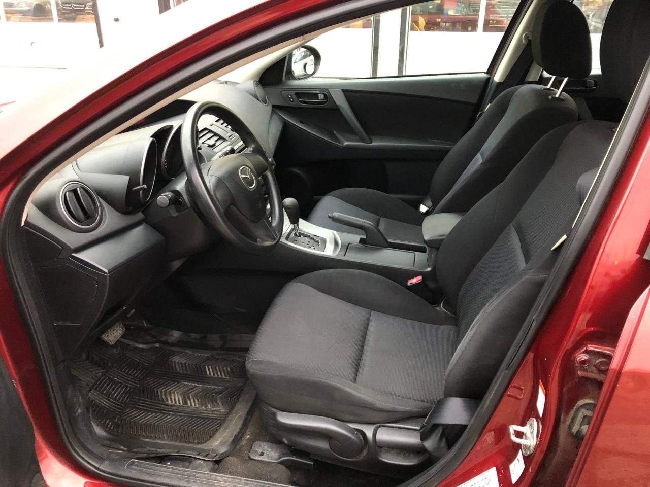 2010 Mazda MAZDA3 GX CERTIFIED WITH 3 YEARS WARRANTY INCLUDED. Photo