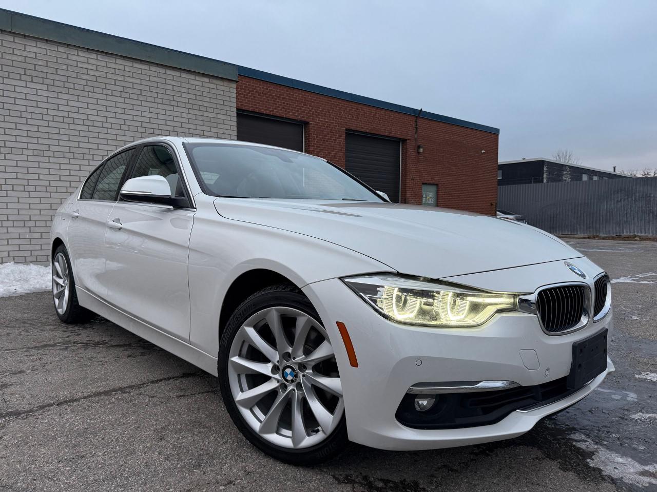 Used 2017 BMW 3 Series 330i xDrive *CLEAN CARFAX*FINANCING AVAIL* for sale in North York, ON