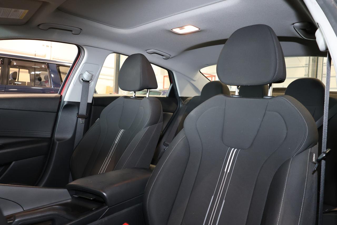 2022 Hyundai Elantra Preferred - ONE OWNER|SUNROOF|CAMERA|BLINDSPOT Photo