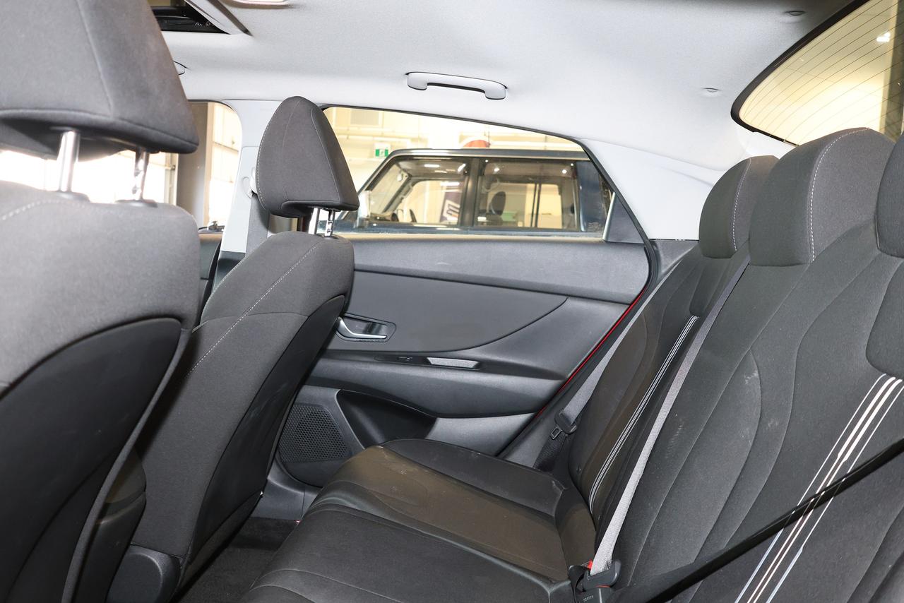 2022 Hyundai Elantra Preferred - ONE OWNER|SUNROOF|CAMERA|BLINDSPOT Photo
