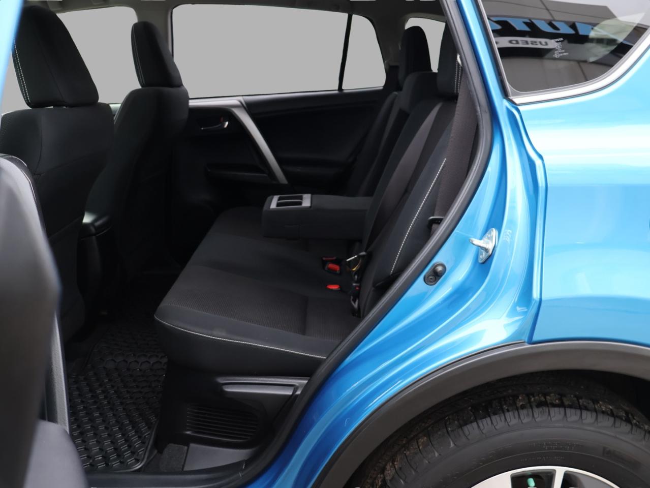 2017 Toyota RAV4 Hybrid XLE AWD CERTIFIED *TOYOTA MAINTAIN* CAMERA BLUETOOTH HEATED SEATS SUNROOF CRUISE ALLOYS Photo