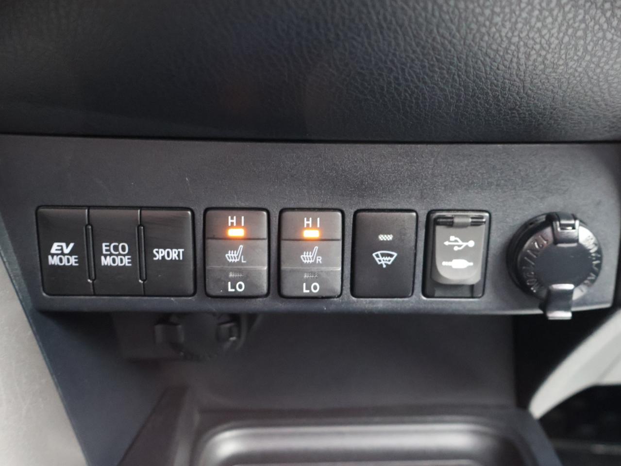 2017 Toyota RAV4 Hybrid XLE AWD CERTIFIED *TOYOTA MAINTAIN* CAMERA BLUETOOTH HEATED SEATS SUNROOF CRUISE ALLOYS Photo