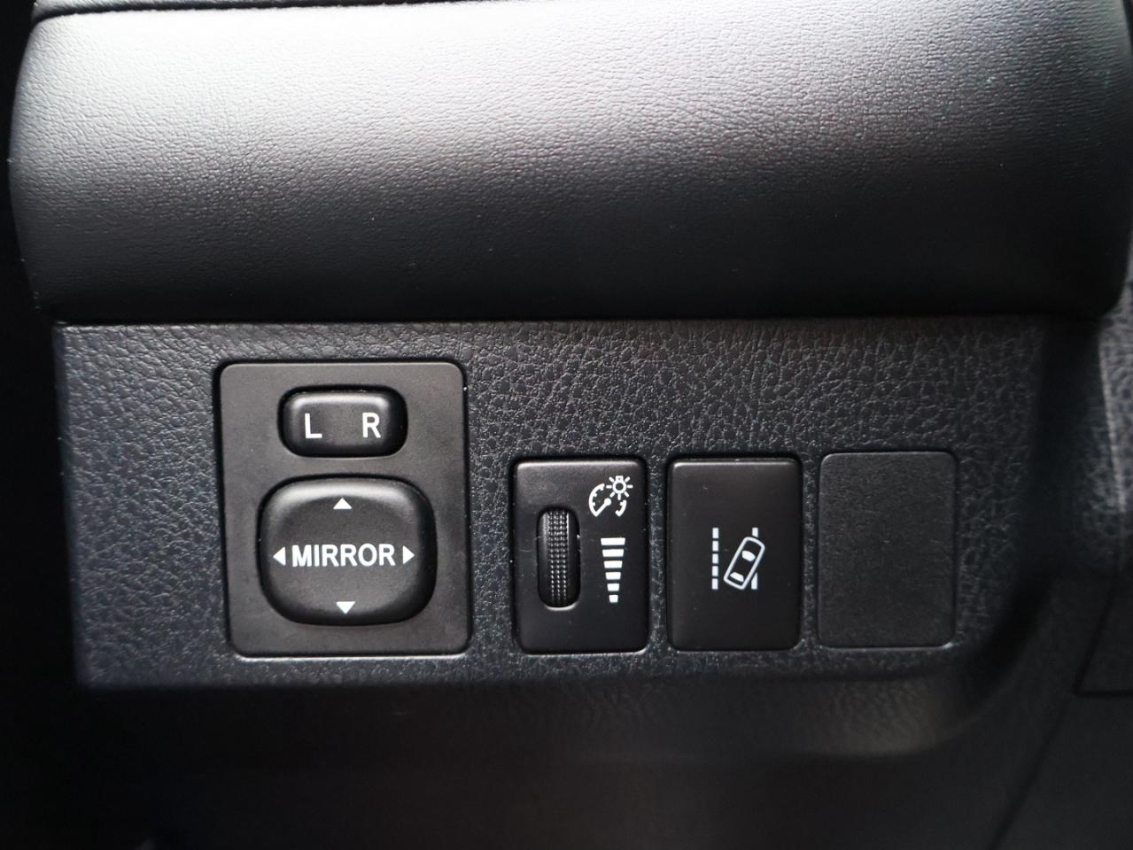 2017 Toyota RAV4 Hybrid XLE AWD CERTIFIED *TOYOTA MAINTAIN* CAMERA BLUETOOTH HEATED SEATS SUNROOF CRUISE ALLOYS Photo