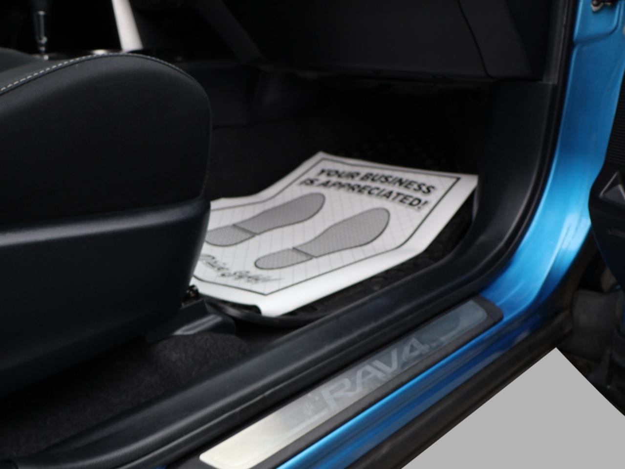 2017 Toyota RAV4 Hybrid XLE AWD CERTIFIED *TOYOTA MAINTAIN* CAMERA BLUETOOTH HEATED SEATS SUNROOF CRUISE ALLOYS Photo