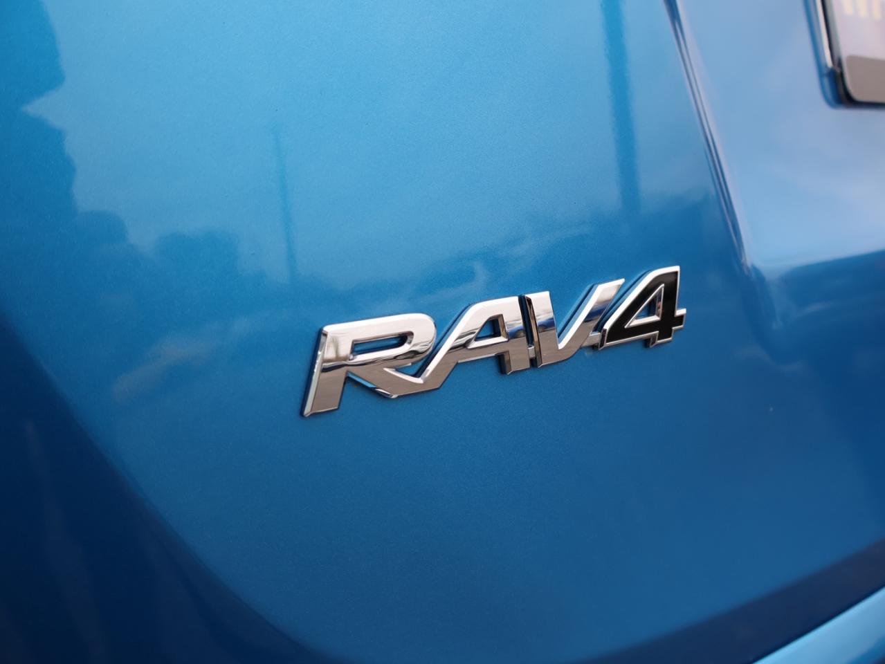 2017 Toyota RAV4 Hybrid XLE AWD CERTIFIED *TOYOTA MAINTAIN* CAMERA BLUETOOTH HEATED SEATS SUNROOF CRUISE ALLOYS Photo