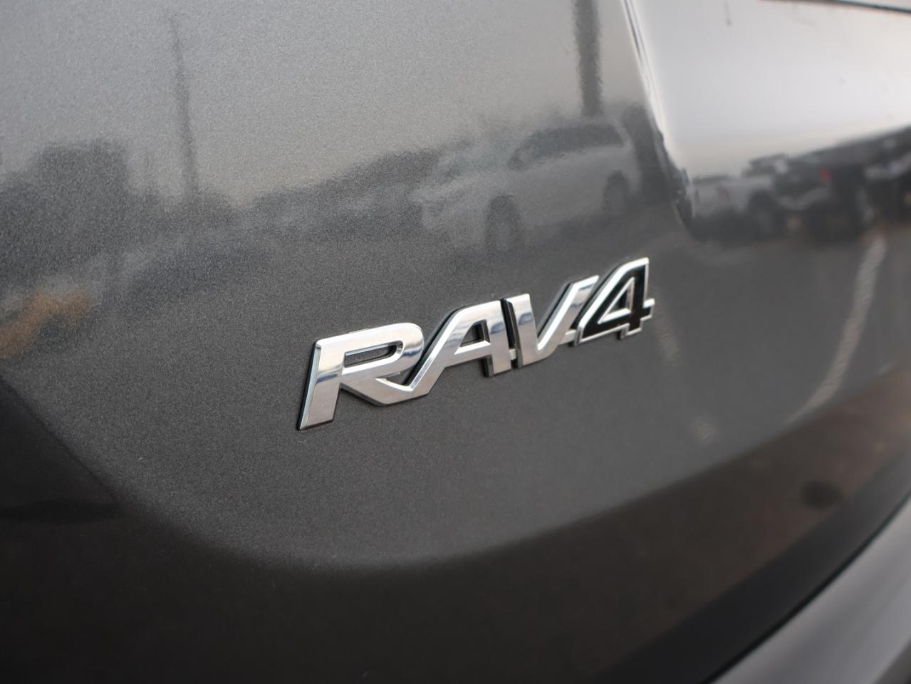2015 Toyota RAV4 XLE AWD CERTIFIED CAMERA BLUETOOTH HEATED SEATS SUNROOF CRUISE ALLOYS Photo