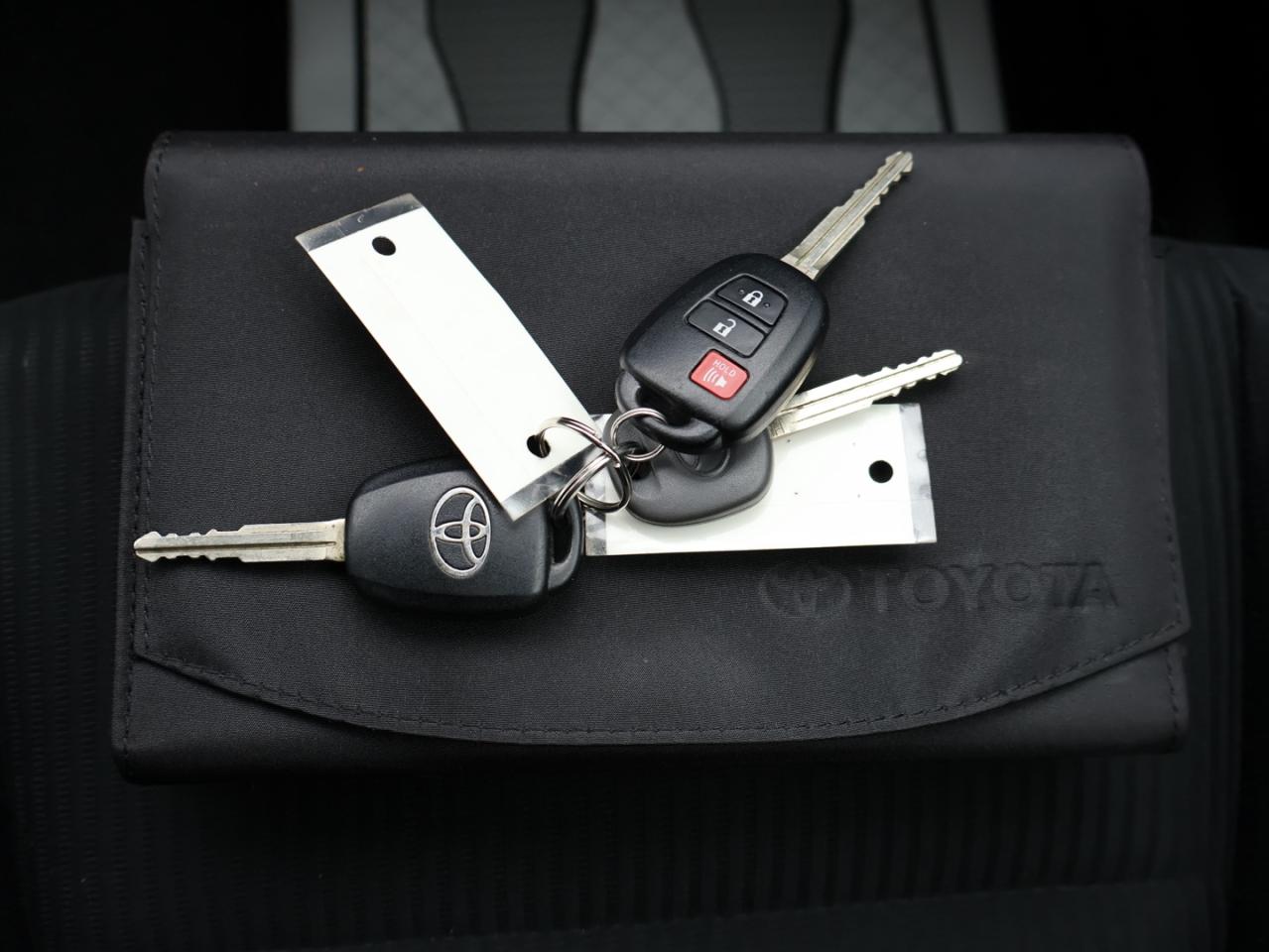 2015 Toyota RAV4 XLE AWD CERTIFIED CAMERA BLUETOOTH HEATED SEATS SUNROOF CRUISE ALLOYS Photo