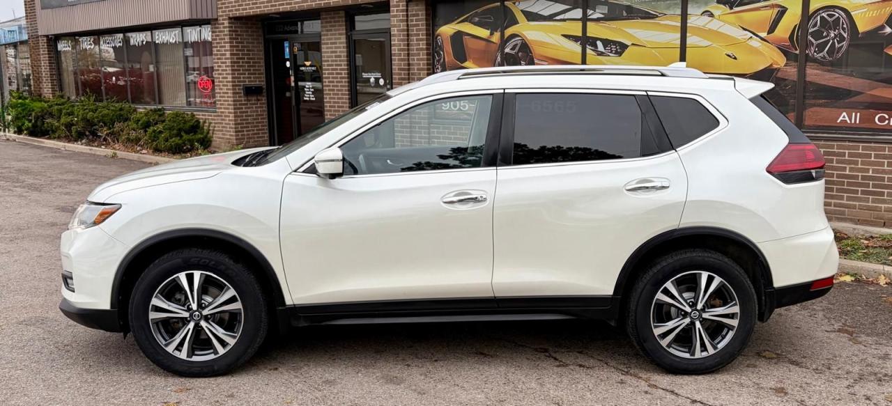 2019 Nissan Rogue SV Photo3