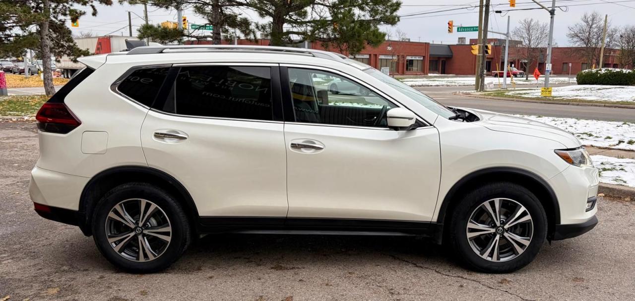 2019 Nissan Rogue SV Photo4