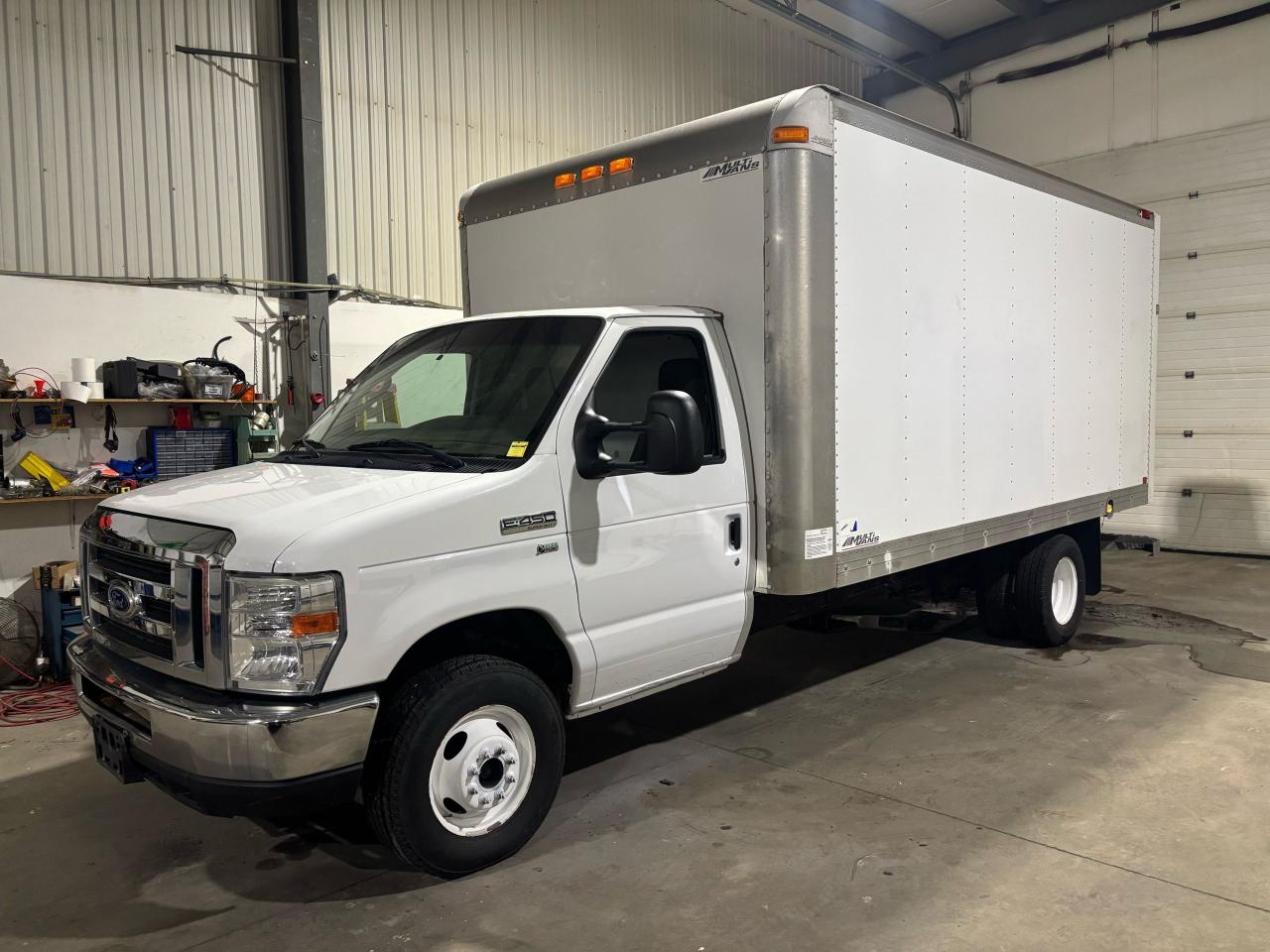 2016 Ford E450 XLT BOX TRUCK - Photo #1