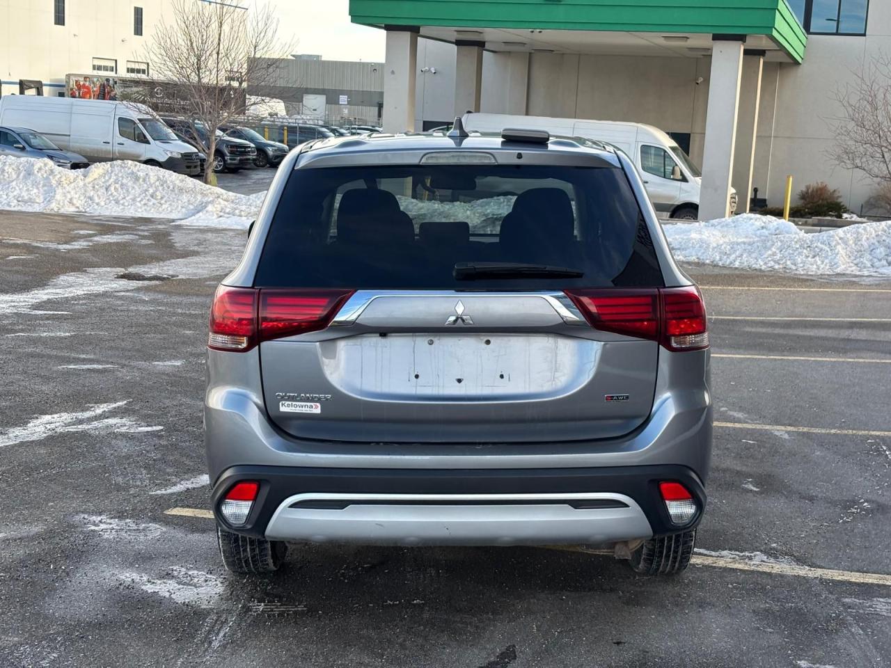 2020 Mitsubishi Outlander ES | 7 SEATER | NEW YEAR SPECIAL! Photo3