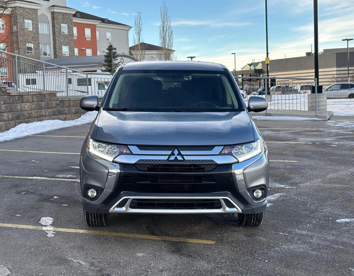 2020 Mitsubishi Outlander ES | 7 SEATER | NEW YEAR SPECIAL! Photo
