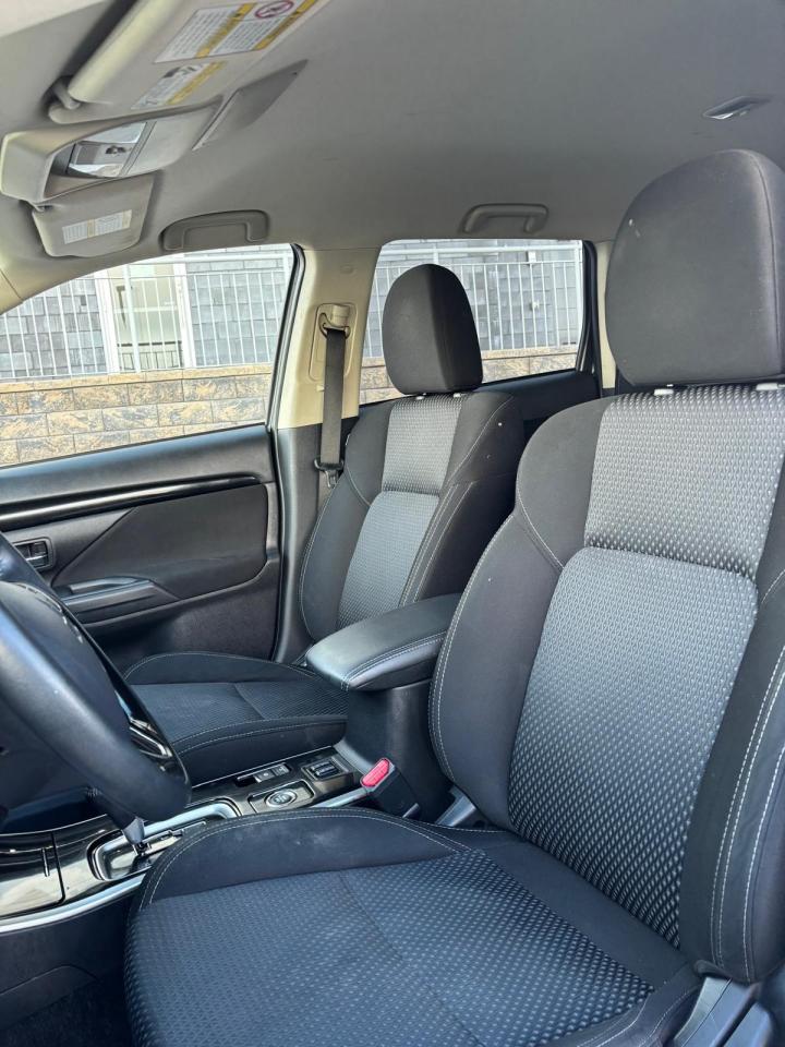 2020 Mitsubishi Outlander ES | 7 SEATER | NEW YEAR SPECIAL! Photo