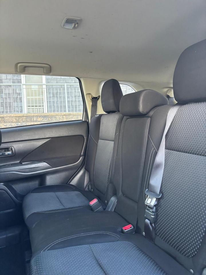 2020 Mitsubishi Outlander ES | 7 SEATER | NEW YEAR SPECIAL! Photo