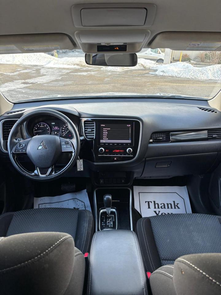 2020 Mitsubishi Outlander ES | 7 SEATER | NEW YEAR SPECIAL! Photo