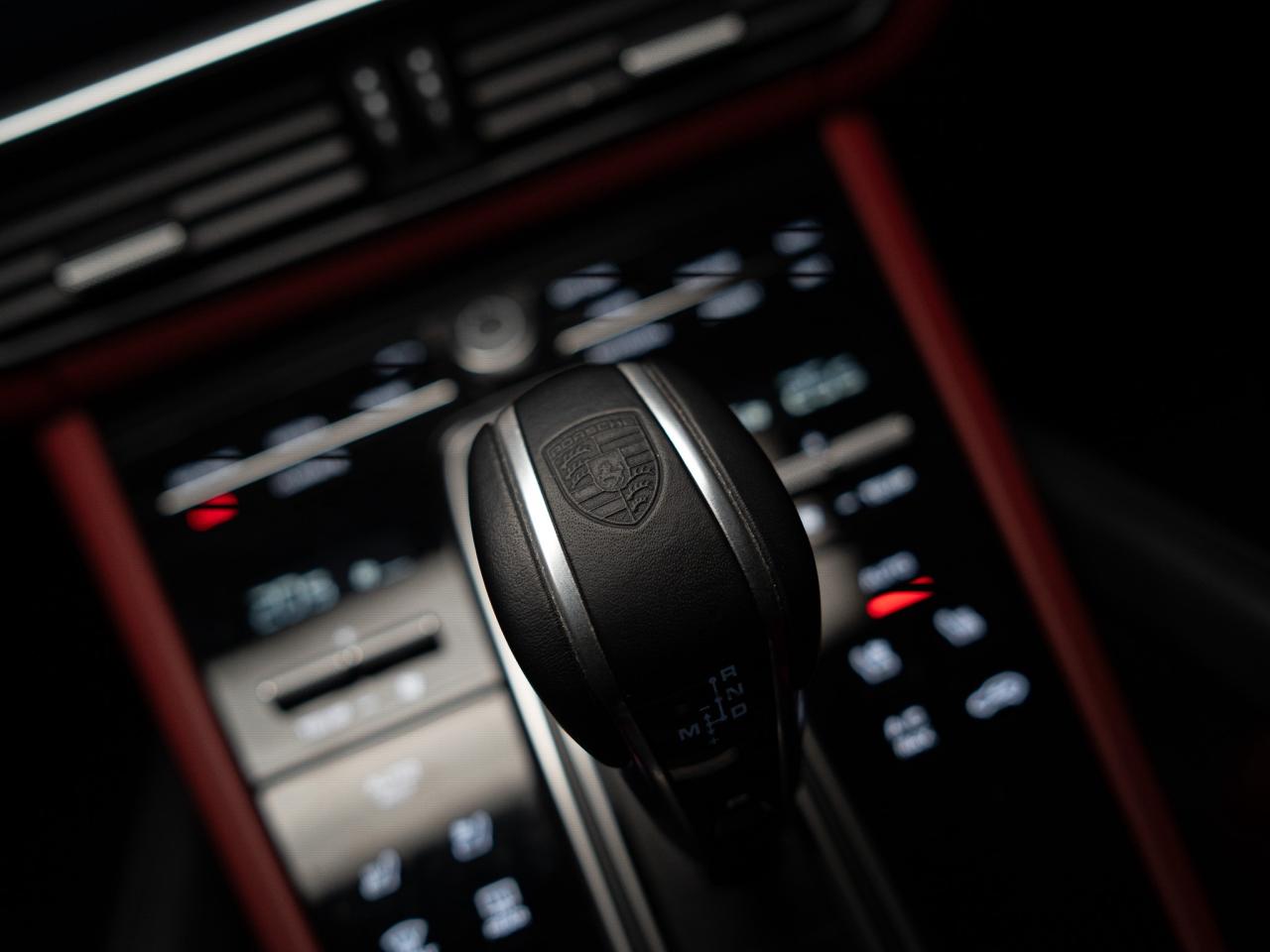 2023 Porsche Cayenne PLATINUM | COUPE | PERFORMANCE & PREMIUM PKG  | 22 Photo