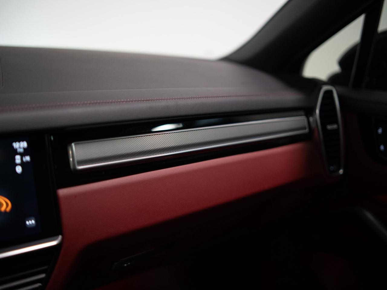 2023 Porsche Cayenne PLATINUM | COUPE | PERFORMANCE & PREMIUM PKG  | 22 Photo