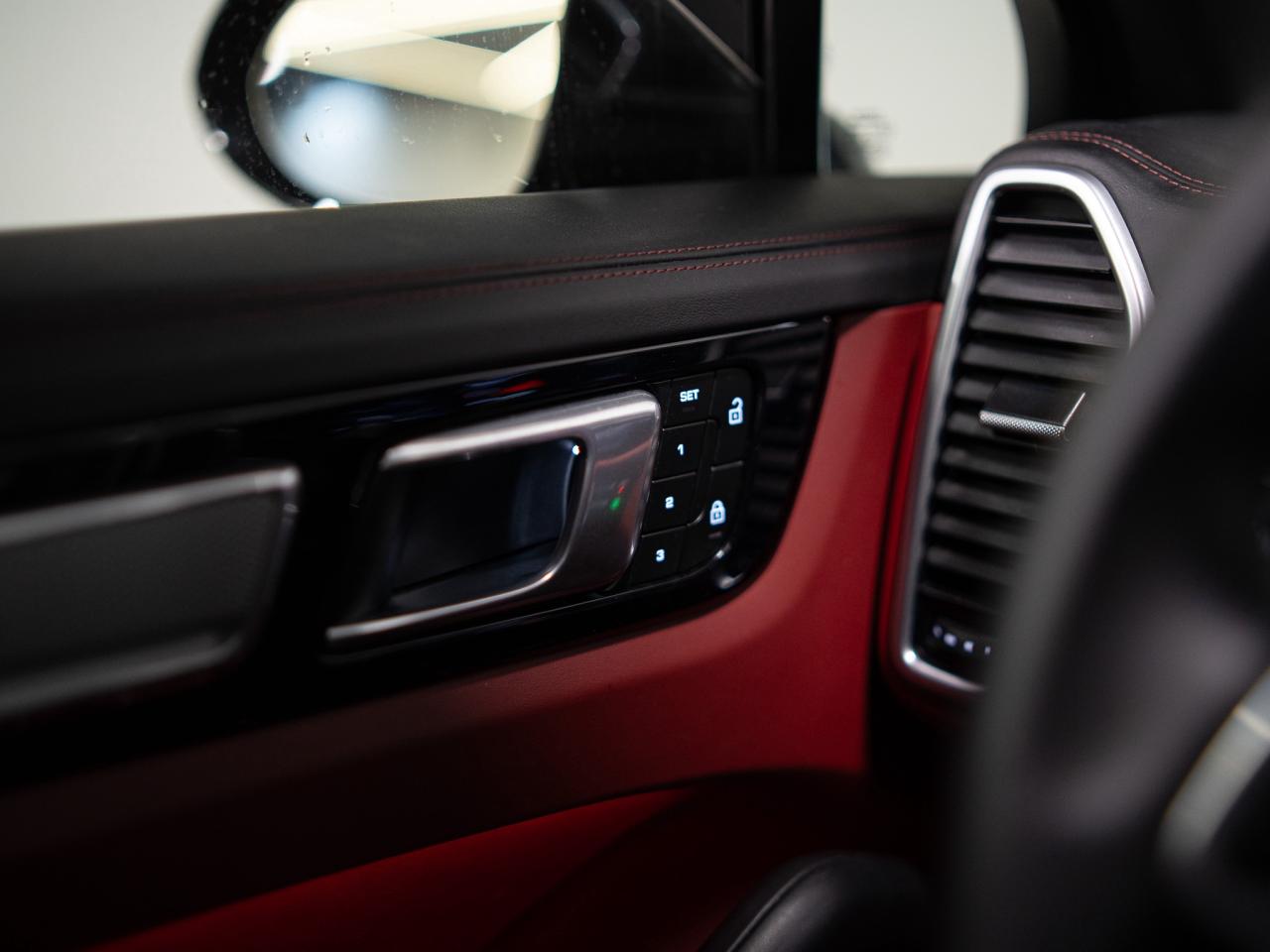 2023 Porsche Cayenne PLATINUM | COUPE | PERFORMANCE & PREMIUM PKG  | 22 Photo