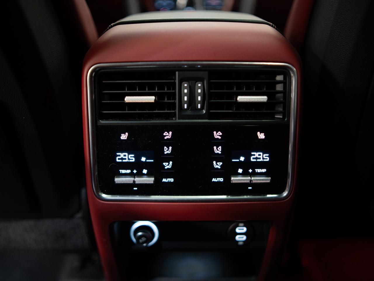 2023 Porsche Cayenne PLATINUM | COUPE | PERFORMANCE & PREMIUM PKG  | 22 Photo