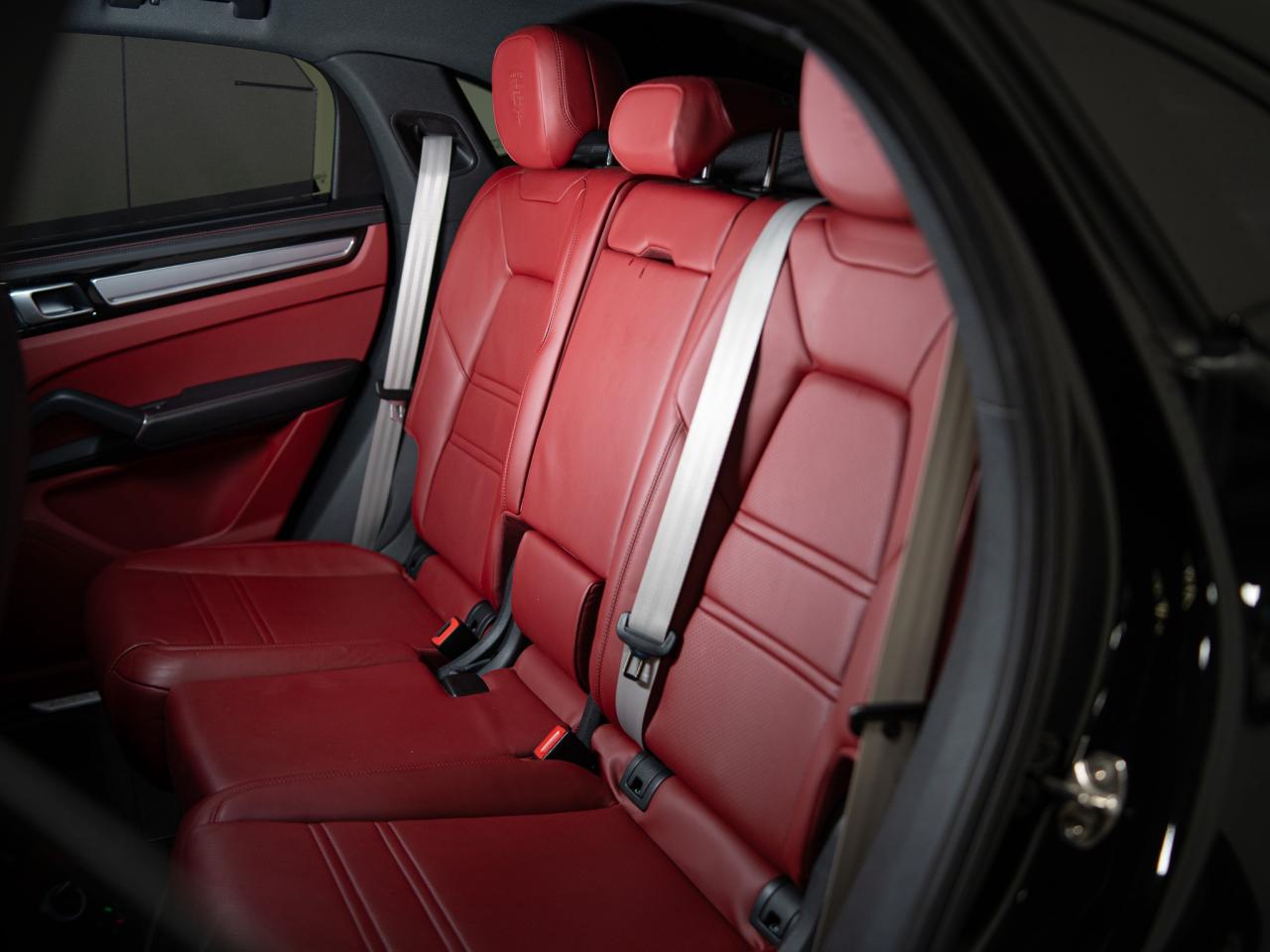 2023 Porsche Cayenne PLATINUM | COUPE | PERFORMANCE & PREMIUM PKG  | 22 Photo