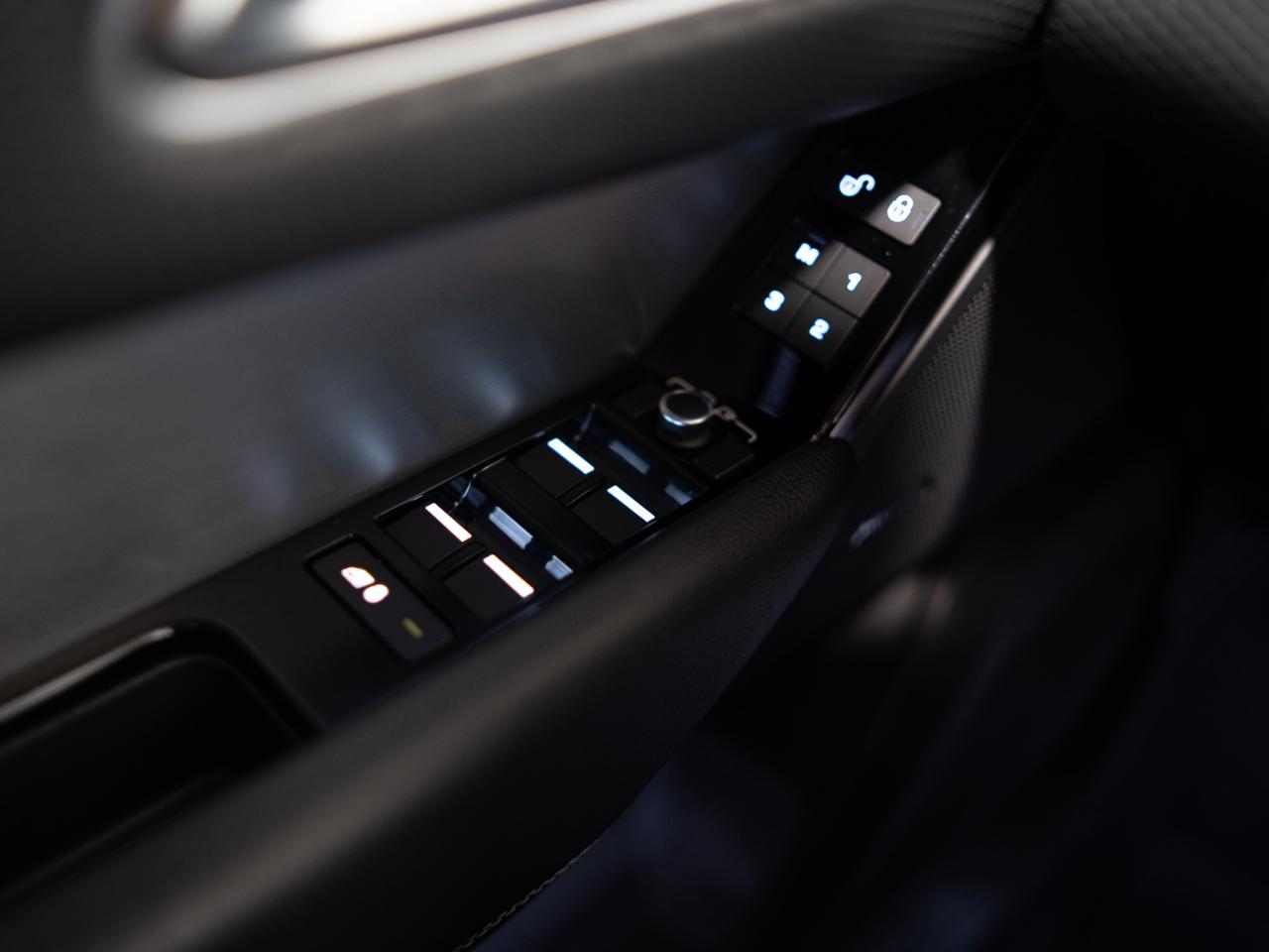 2020 Land Rover Range Rover Velar P340 | R-DYNAMIC S | MERIDIAN | PANO | 19 IN Photo