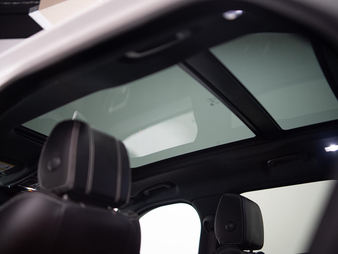 2020 Land Rover Range Rover Velar P340 | R-DYNAMIC S | MERIDIAN | PANO | 19 IN Photo