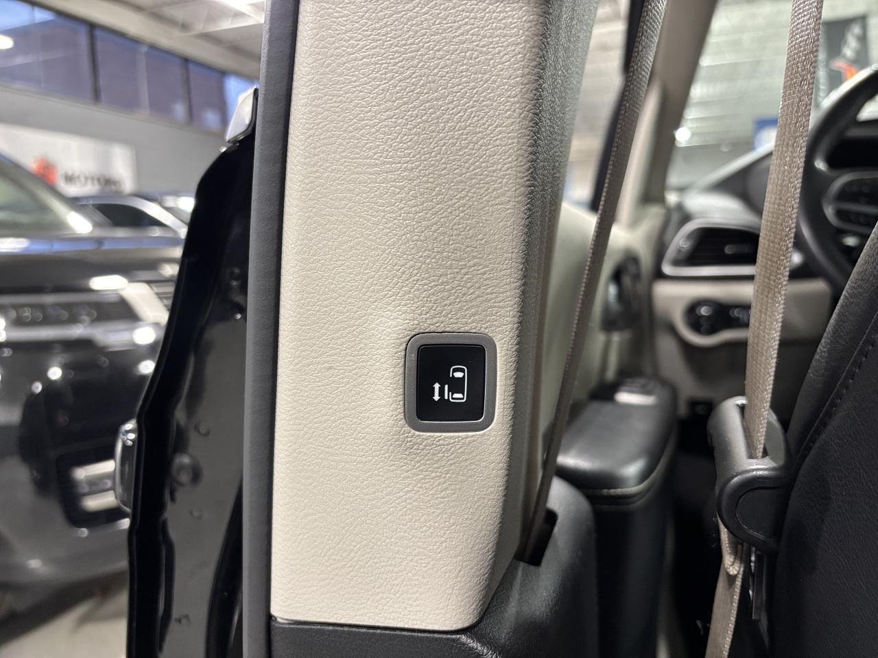 2022 Chrysler Pacifica Touring L AWD|7PASS|LEATHER|POWERDOORS|BACKUPCAM|+ Photo