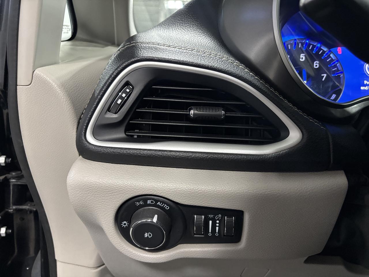 2022 Chrysler Pacifica Touring L AWD|7PASS|LEATHER|POWERDOORS|BACKUPCAM|+ Photo