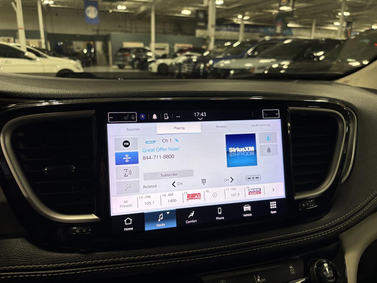 2022 Chrysler Pacifica Touring L AWD|7PASS|LEATHER|POWERDOORS|BACKUPCAM|+ Photo