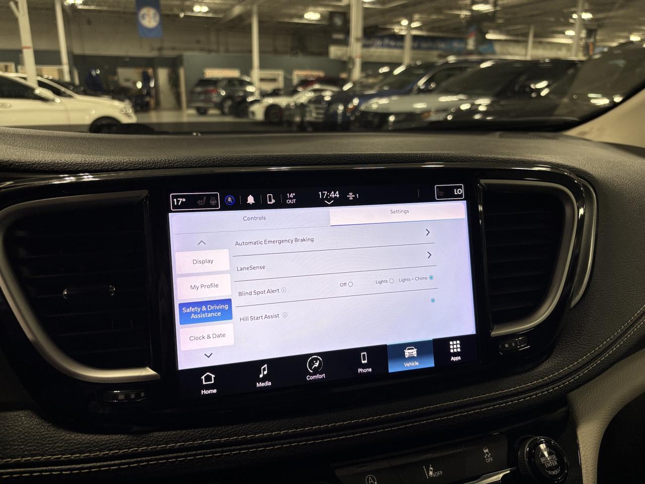 2022 Chrysler Pacifica Touring L AWD|7PASS|LEATHER|POWERDOORS|BACKUPCAM|+ Photo