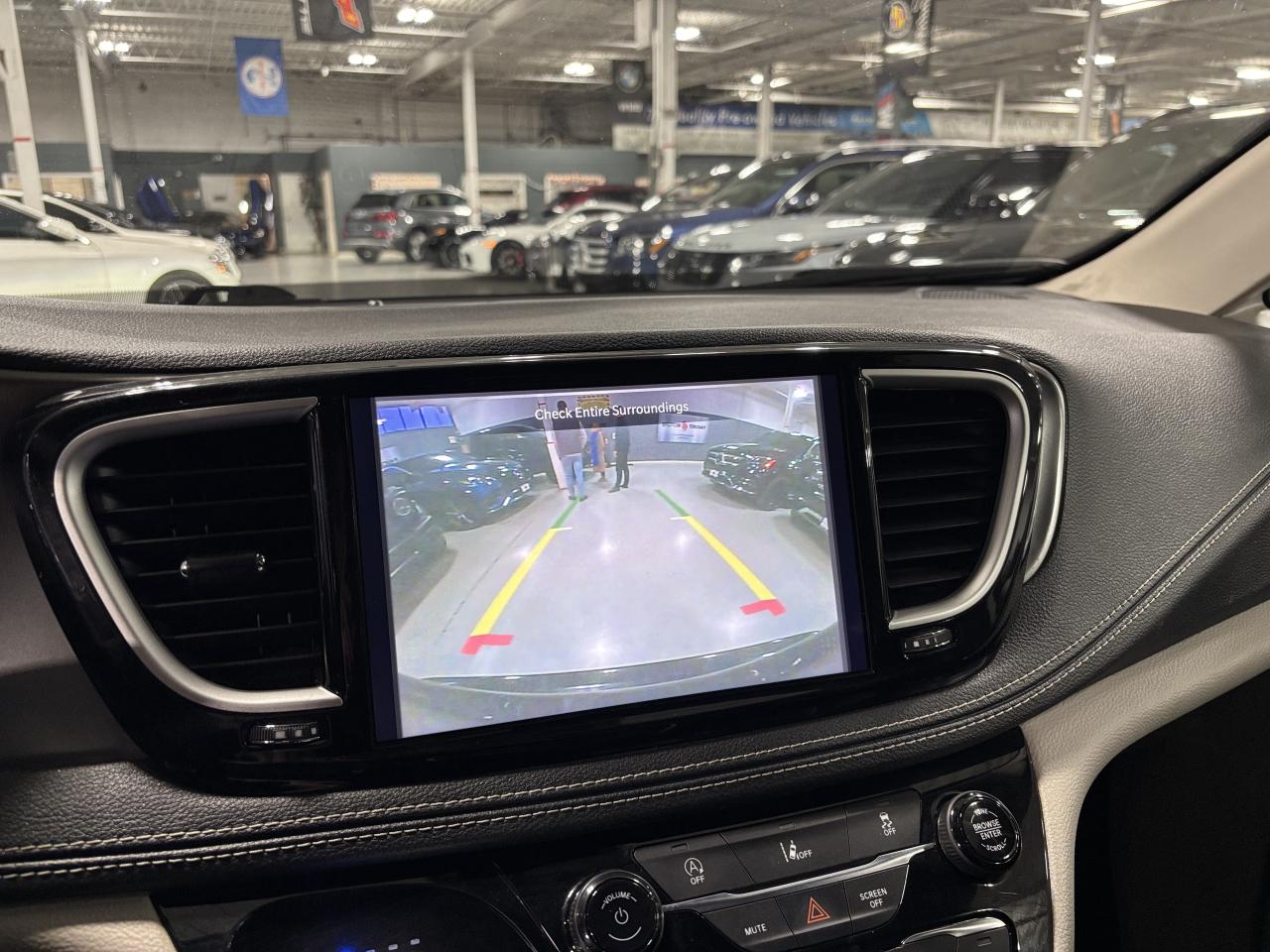 2022 Chrysler Pacifica Touring L AWD|7PASS|LEATHER|POWERDOORS|BACKUPCAM|+ Photo