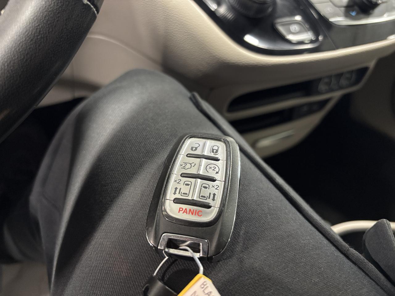 2022 Chrysler Pacifica Touring L AWD|7PASS|LEATHER|POWERDOORS|BACKUPCAM|+ Photo