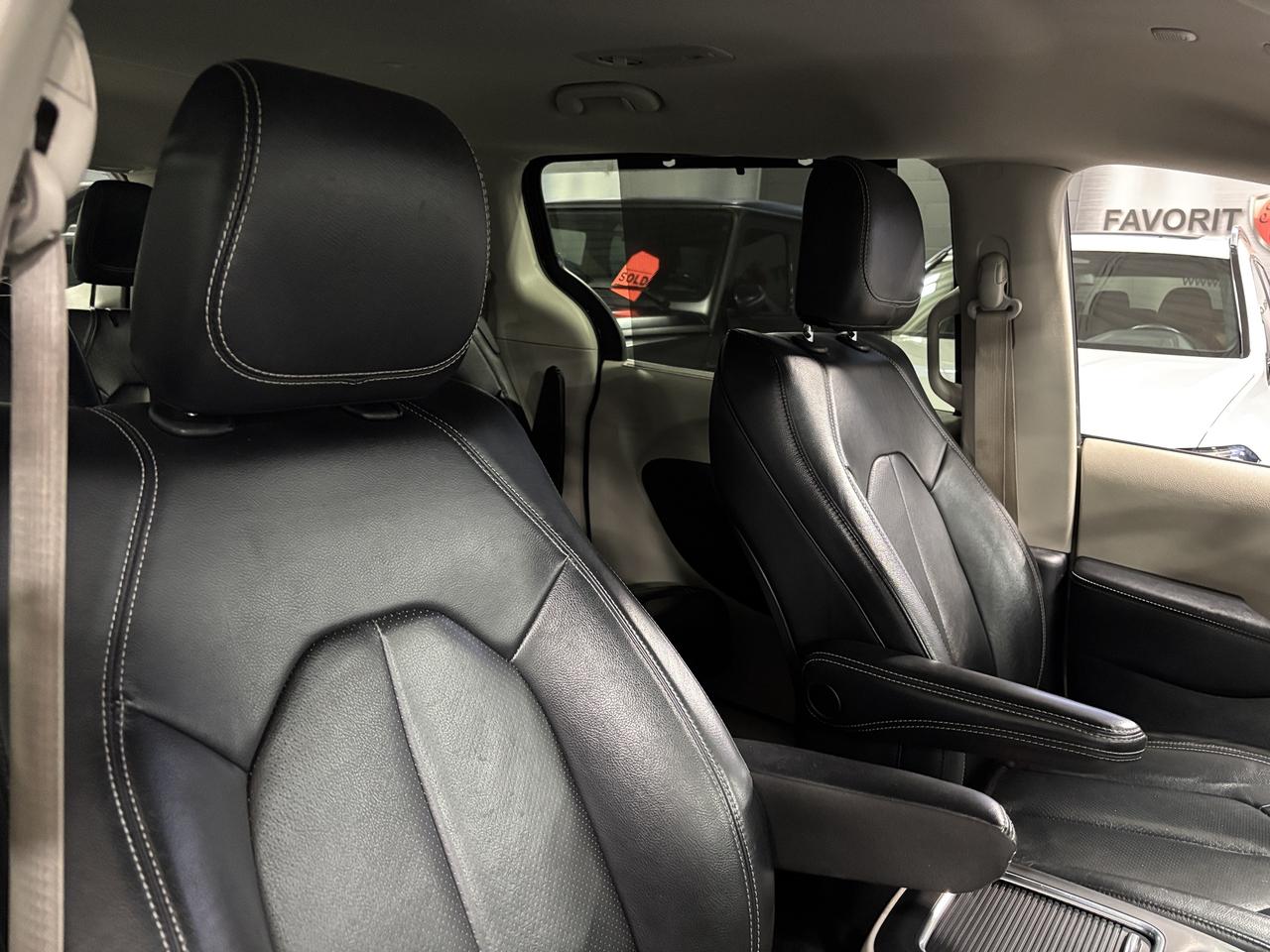 2022 Chrysler Pacifica Touring L AWD|7PASS|LEATHER|POWERDOORS|BACKUPCAM|+ Photo