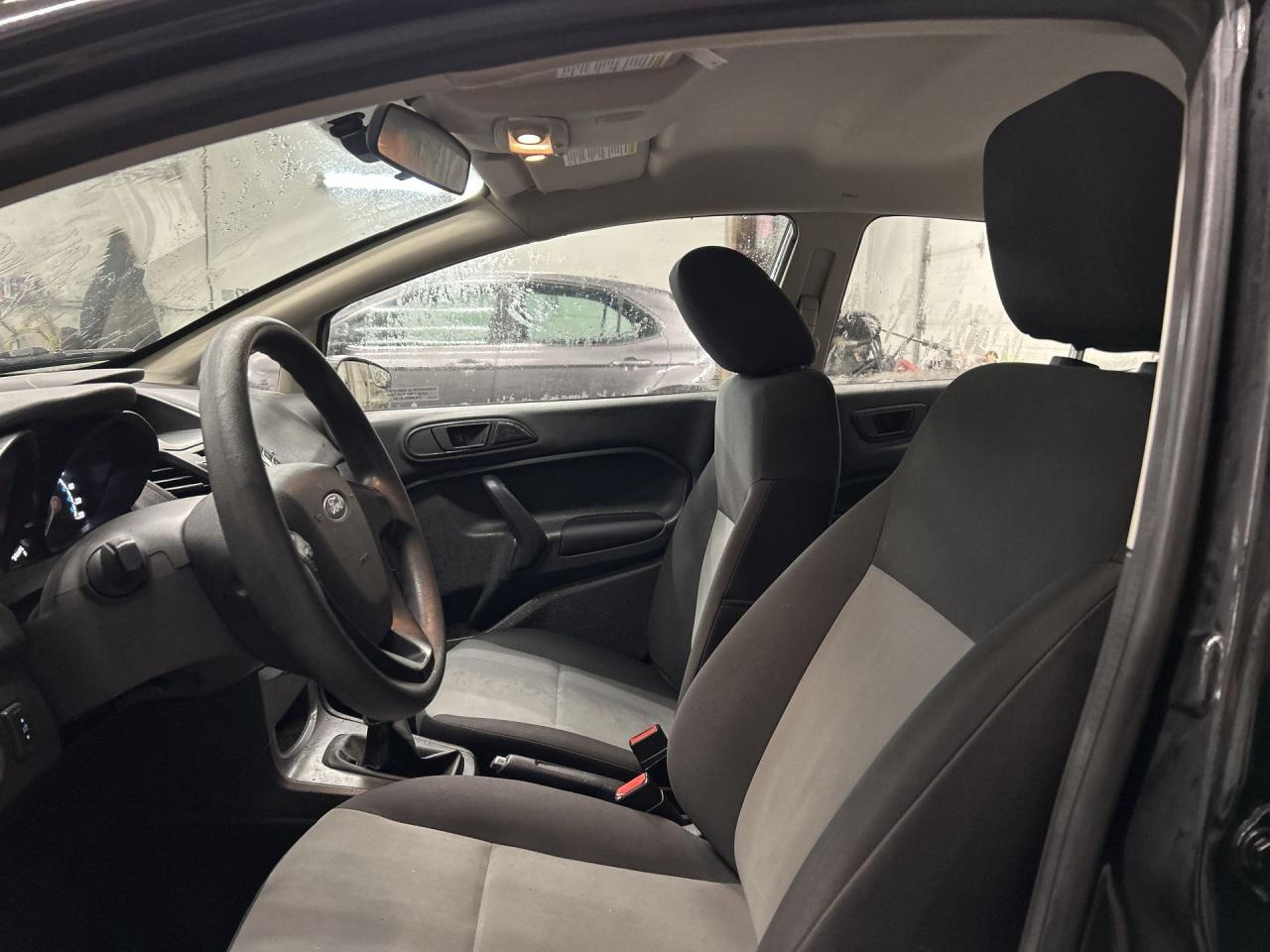 2015 Ford Fiesta 5-SPEED MANUAL | HATCH | BLUETOOTH | CD PLAYER Photo