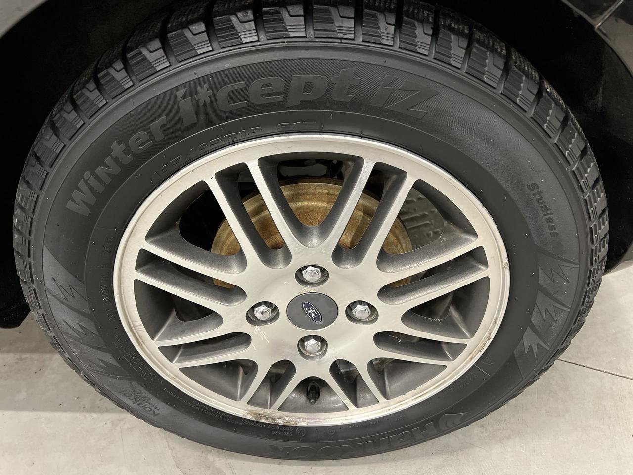 2015 Ford Fiesta HATCH | LOW KMS! | BLUETOOTH | CD PLAYER | A/C Photo