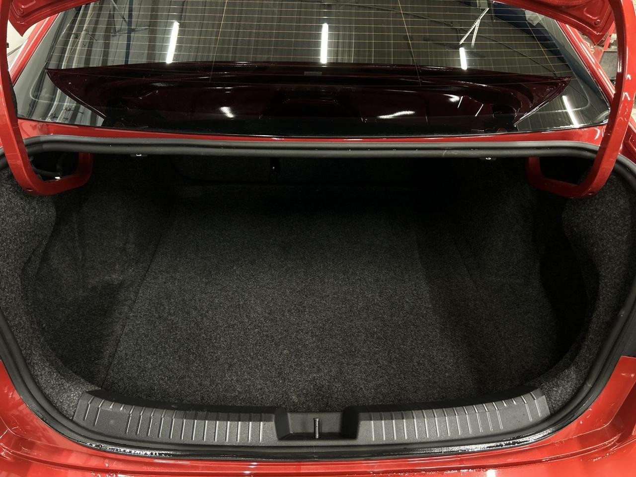 2022 Volkswagen Jetta GLI 228HP | LOW KMS! | HTD LEATHER | SUNROOF Photo